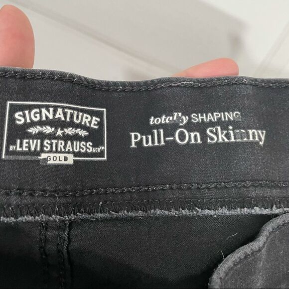 Levi’s Mid Rise Black Pull On Skinny Jeans - Picture 4 of 5